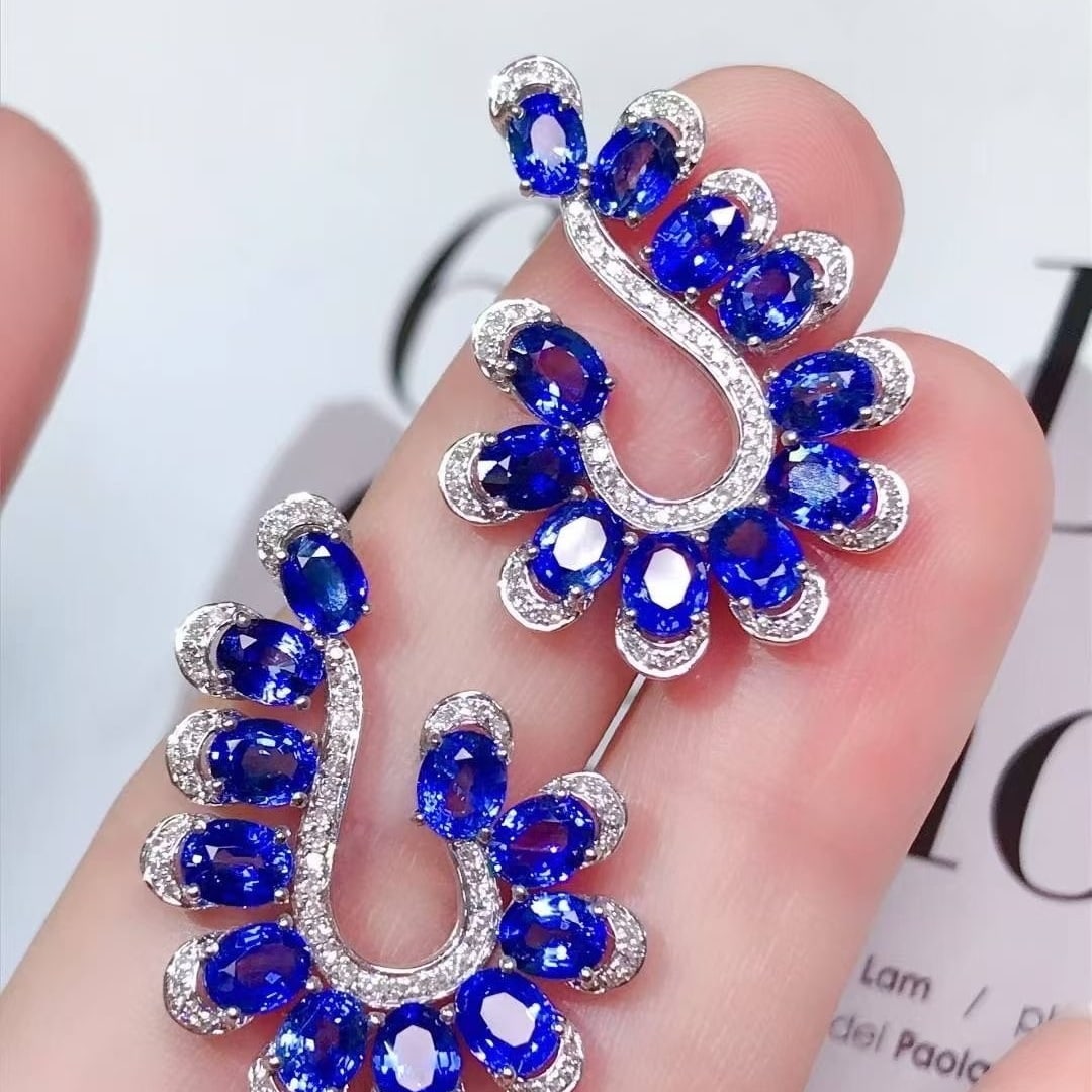 14k Gold 7.54 Ctw Natural Sapphire & Diamond Earrings: Ref:231040233 // gold content:14k gold // main gemstone:sapphire // shape:oval // carat weight:7. 1ct // color:blue // treatment:natural // // adjacent gemstone 2 : diamond // shape:round // carat wei