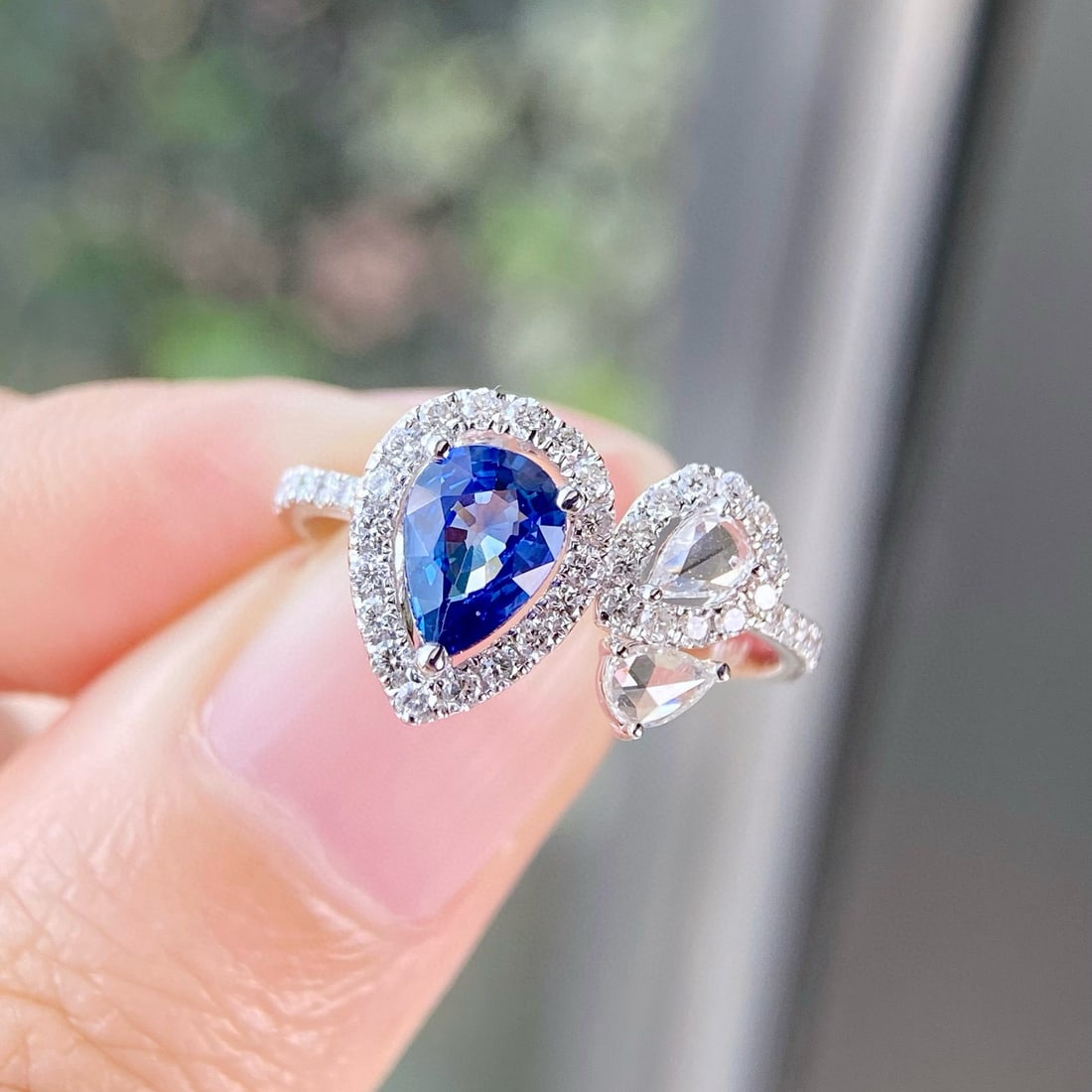 14k Gold 1.36 Ctw Natural Sapphire & Diamond Ring: Ref:231040237 // gold content:14k gold // ring size:7. 25us // // main gemstone:sapphire // shape:pear // carat weight:0. 83ct // color:cornflower blue // treatment:natural // // adjacent gemstone 2