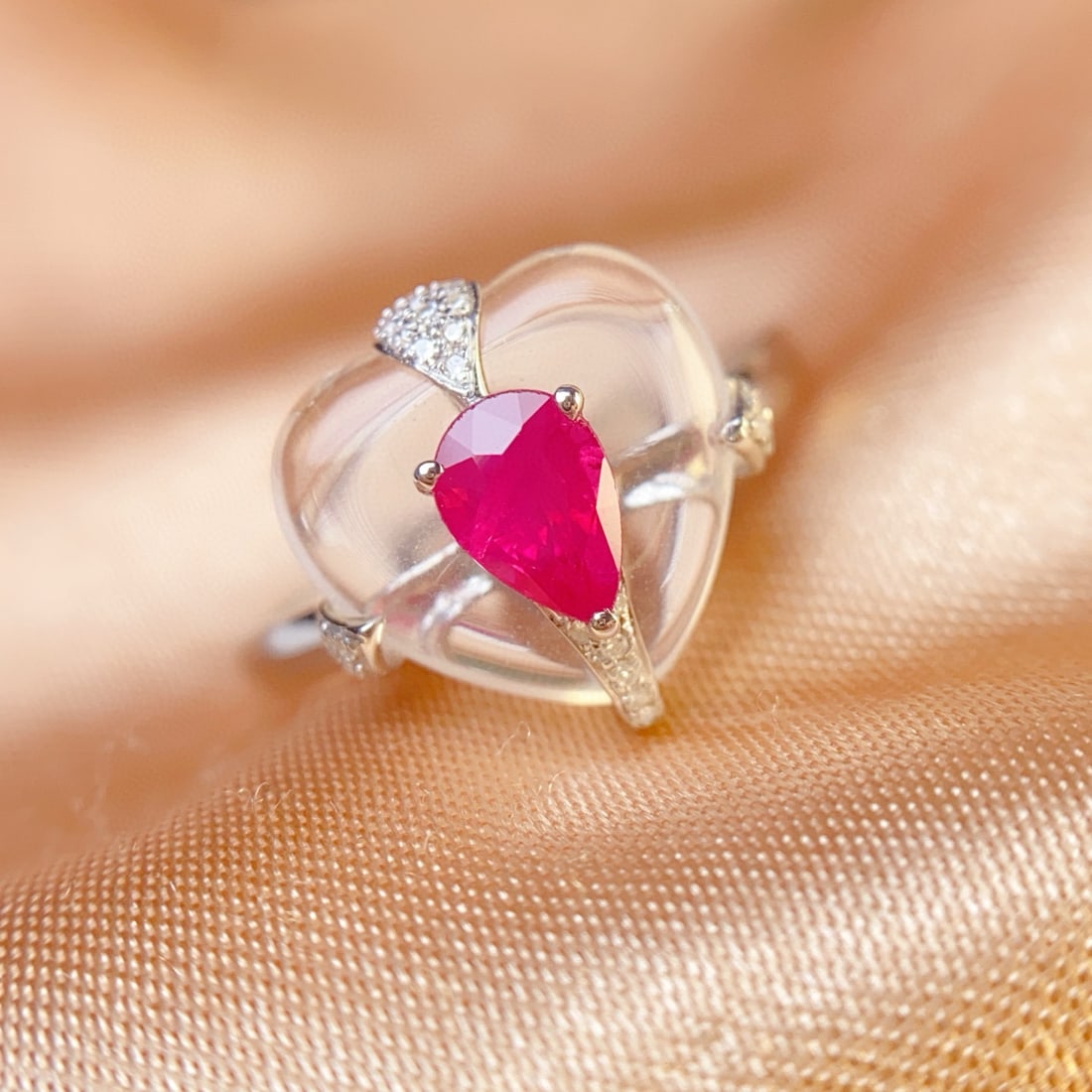 14k Gold 0.60 Ct Natural Ruby & Diamond Ring: Ref:231040240 // gold content:14k gold // ring size:7. 25us // // main gemstone:ruby // shape:pear // carat weight:0. 60ct // color:red // treatment:natural // // adjacent gemstone 2 : diamond //