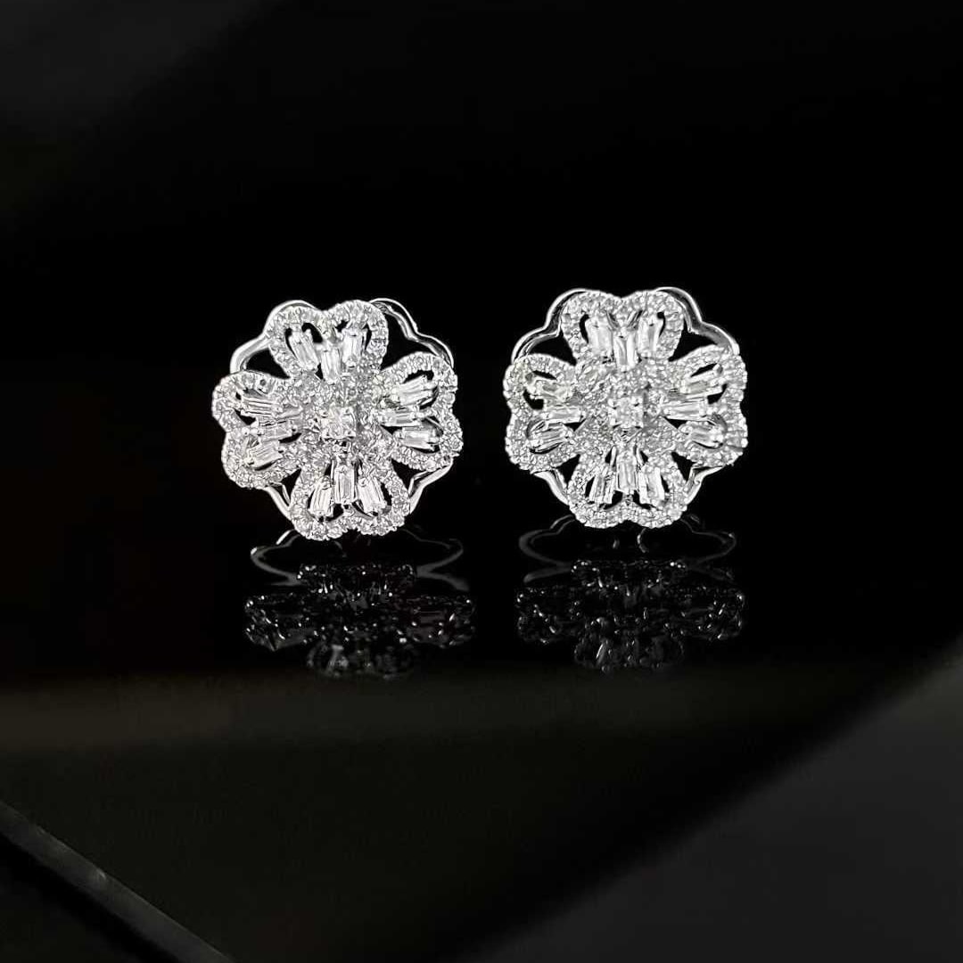 14k Gold 0.5 Ct Natural H Diamond Earrings: Ref:231040246 // gold content:14k gold // main gemstone:diamond // shape:multiply // carat weight:0. 5ct // clarity grade:vs-si // color:h // treatment:natural // Low Estimate: 3400 High Estimate: 510