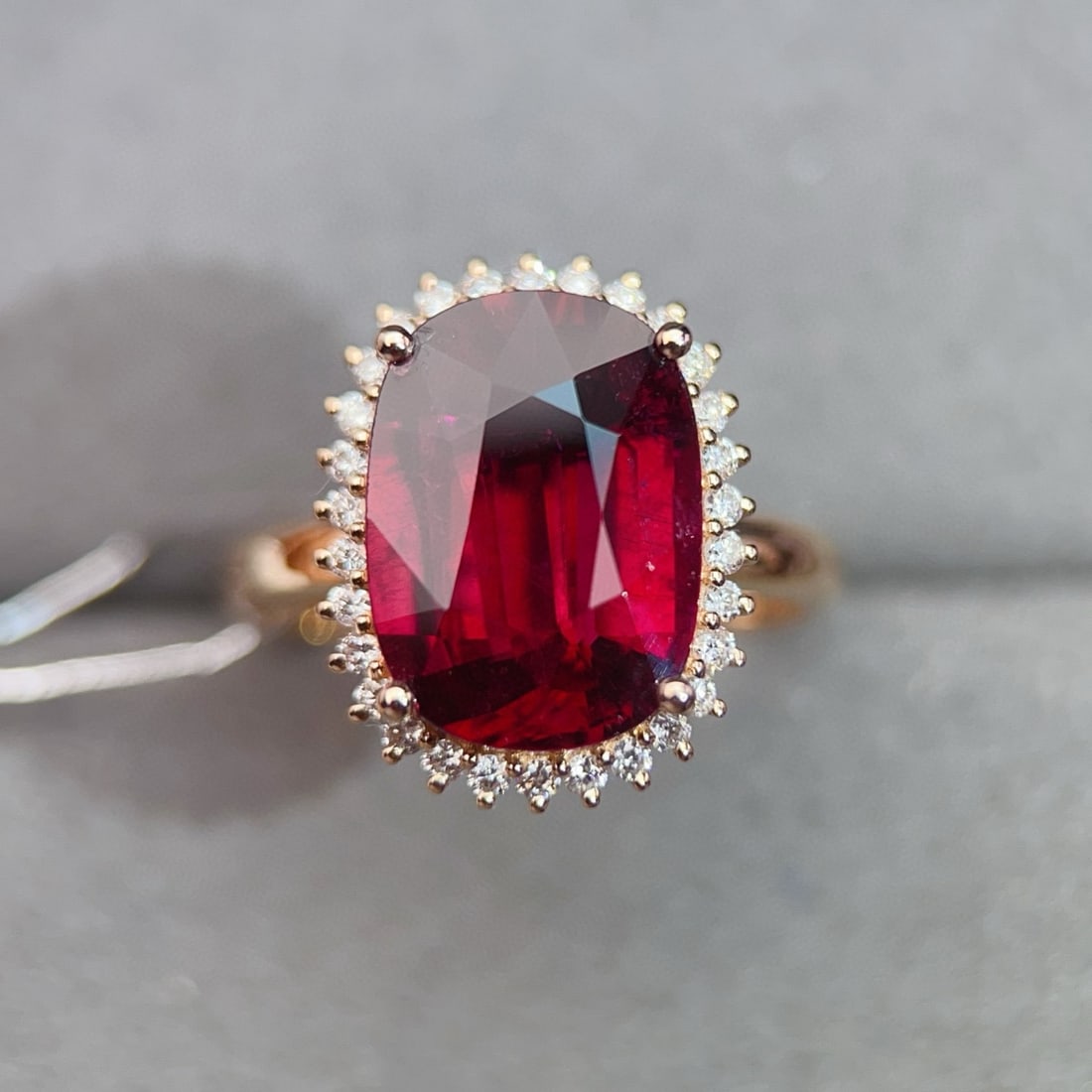 14k Gold 5.3 Ctw Natural Tourmaline & Diamond Ring: Ref:231040260 // gold content:14k gold // ring size:7. 25us // // main gemstone:tourmaline // shape:oval // carat weight:5ct // color:red // treatment:natural // // adjacent gemstone 2 : diamond // nu