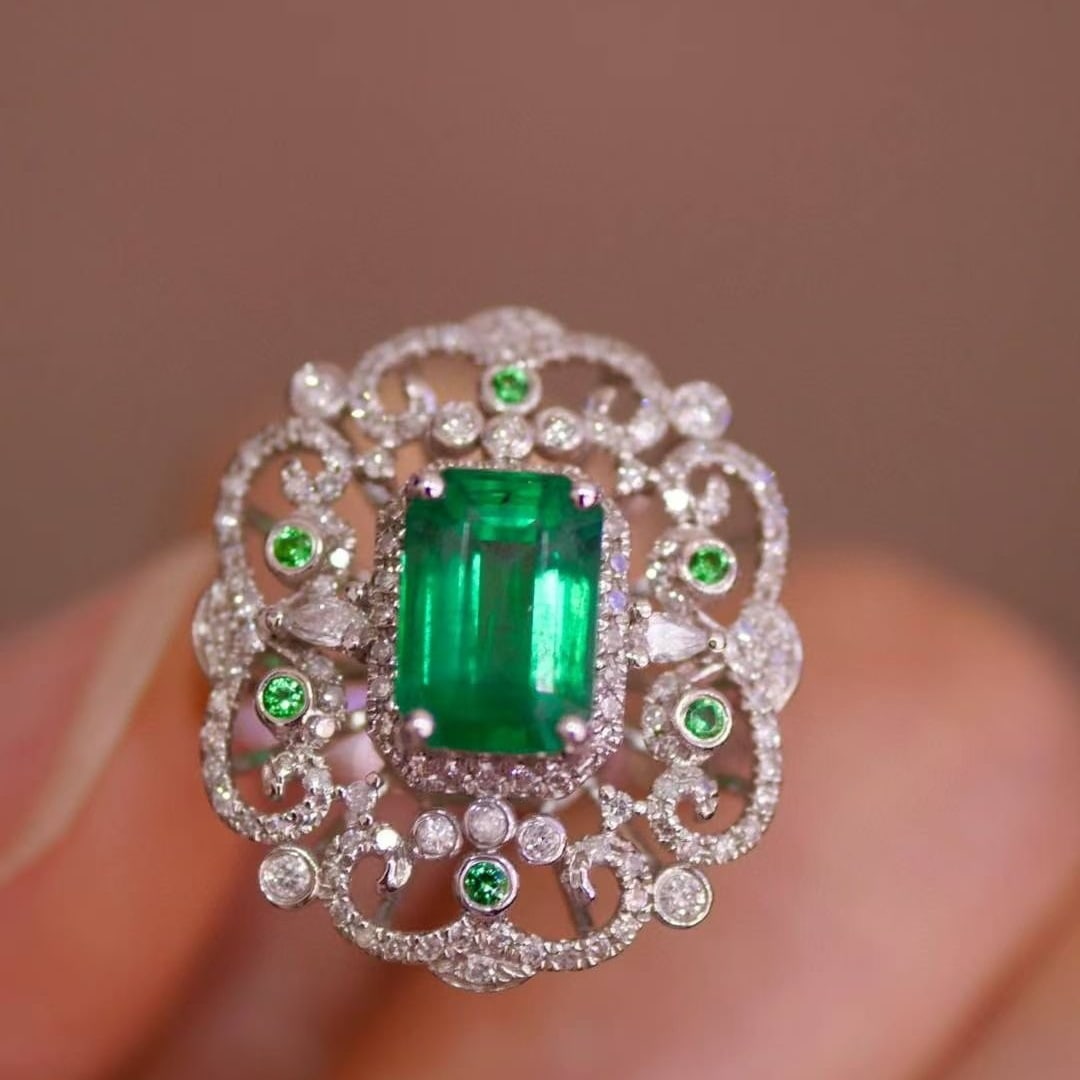 14k Gold 2.48 Ctw Vivid Green Natural Emerald & Diamond Ring: Ref:231040267 // gold content:14k gold // ring size:7. 25us // // main gemstone:emerald // shape:octagonal // carat weight:1. 95ct // color:vivid green // treatment:natural // // adjacent gemstone 2 :