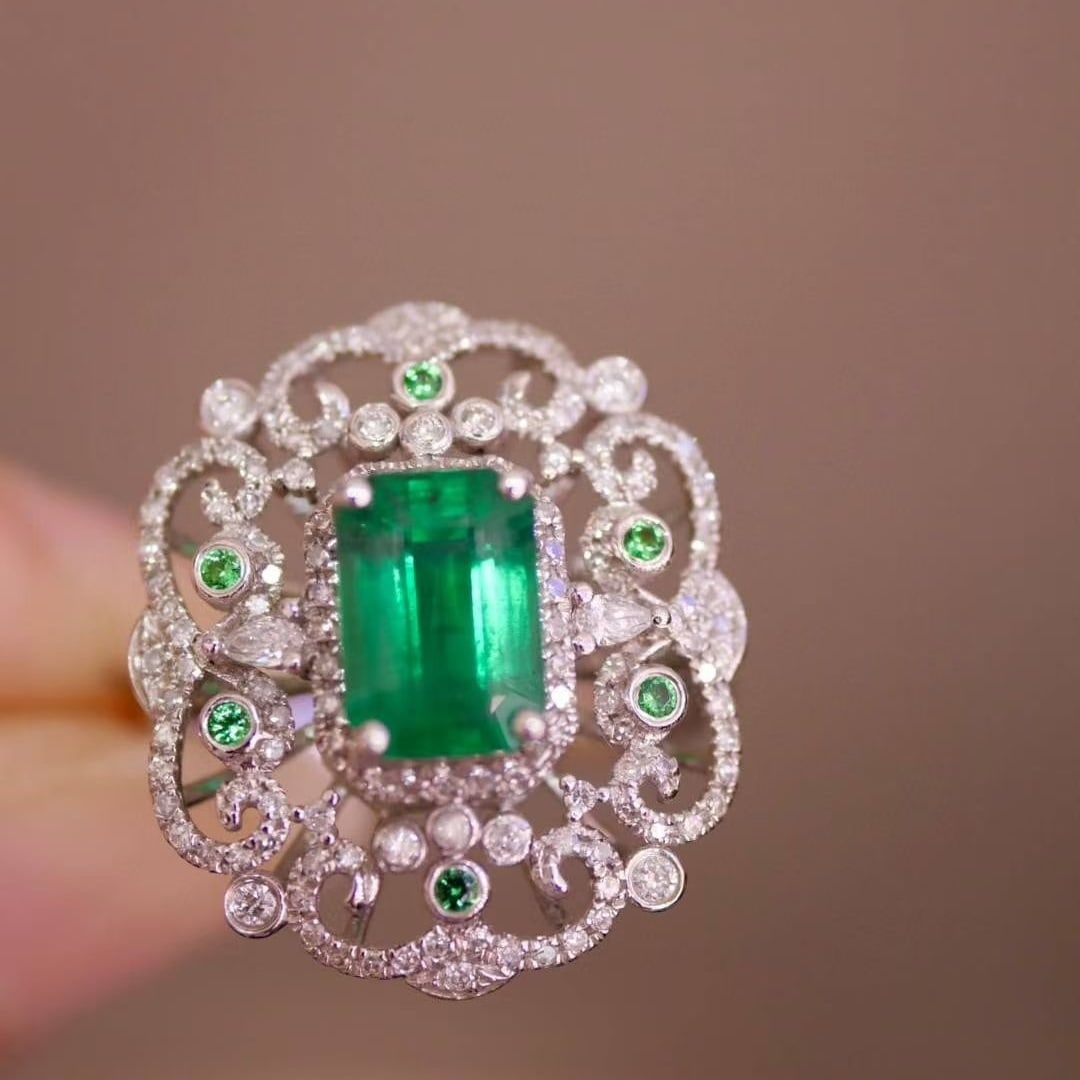 14k Gold 2.48 Ctw Vivid Green Natural Emerald & Diamond Ring - 3
