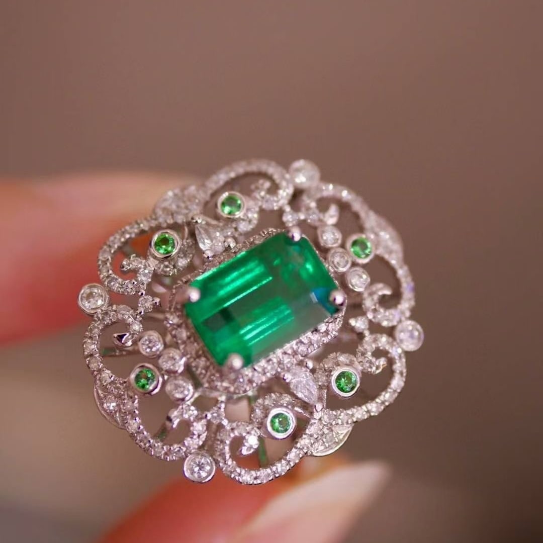 14k Gold 2.48 Ctw Vivid Green Natural Emerald & Diamond Ring - 4