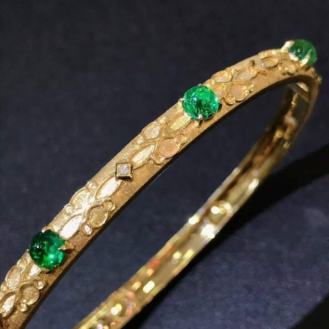 14k Gold 2.94 Ctw Natural Emerald & Diamond Bangle - 4