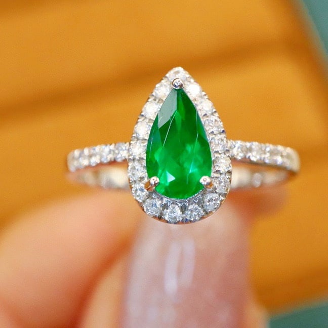 14k Gold 0.85 Ctw Vivid Green Natural Emerald & Diamond Ring: Ref:231040275 // gold content:14k gold // ring size:7. 25us // // main gemstone:emerald // shape:pear // carat weight:0. 58ct // color:vivid green // treatment:natural // // adjacent gemstone 2 :