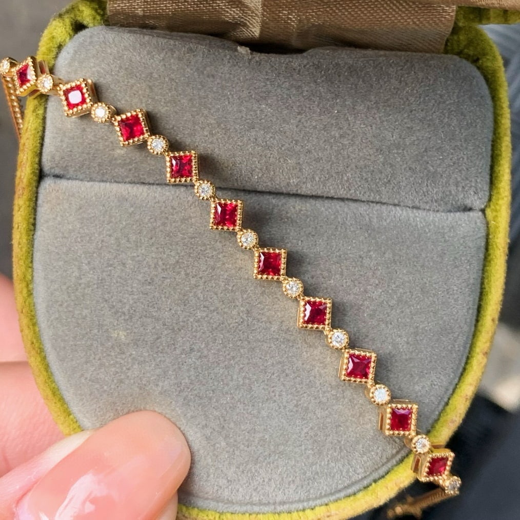14k Gold 1.17 Ctw Natural Ruby & Diamond Bracelet: Ref:231040277 // gold content:14k gold // main gemstone:ruby // shape:princess // carat weight:1ct // color:pigeonblood red // treatment:natural // // adjacent gemstone 2 : diamond // shape:round // c