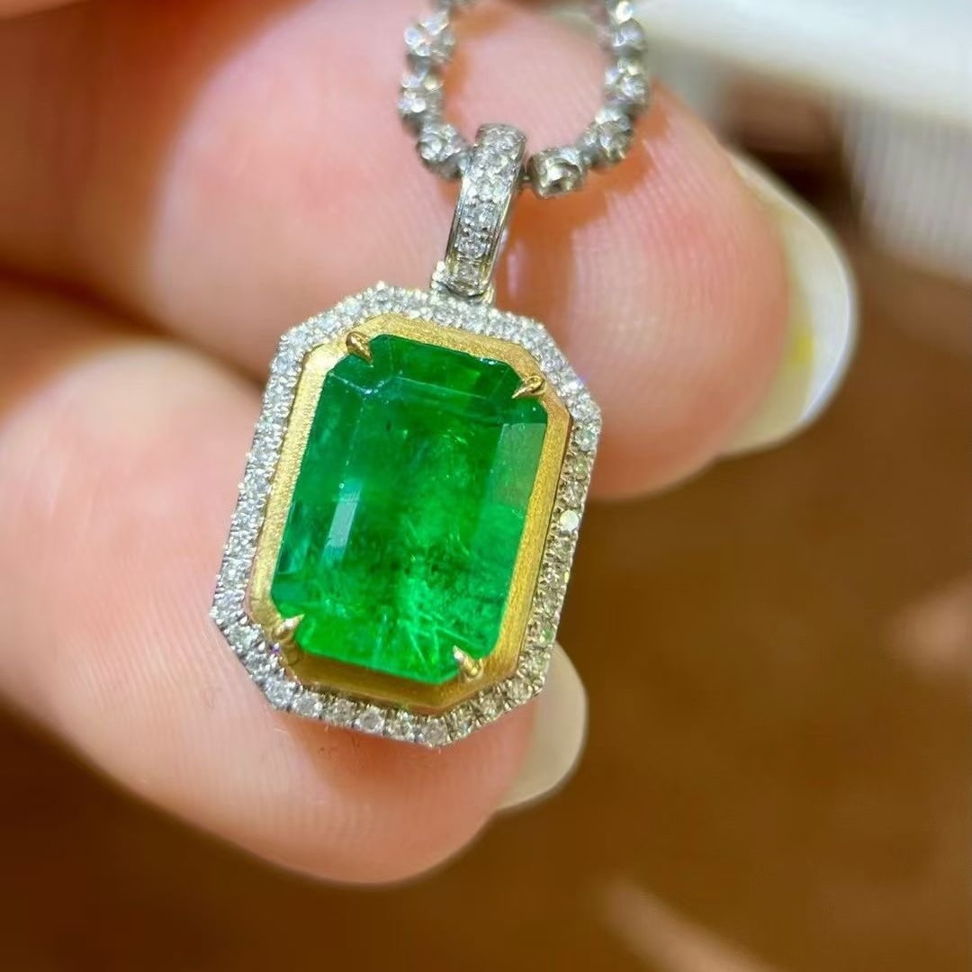 14k Gold 2.65 Ctw Vivid Green Natural Emerald & Diamond Pendant( Without Chain ) - 3