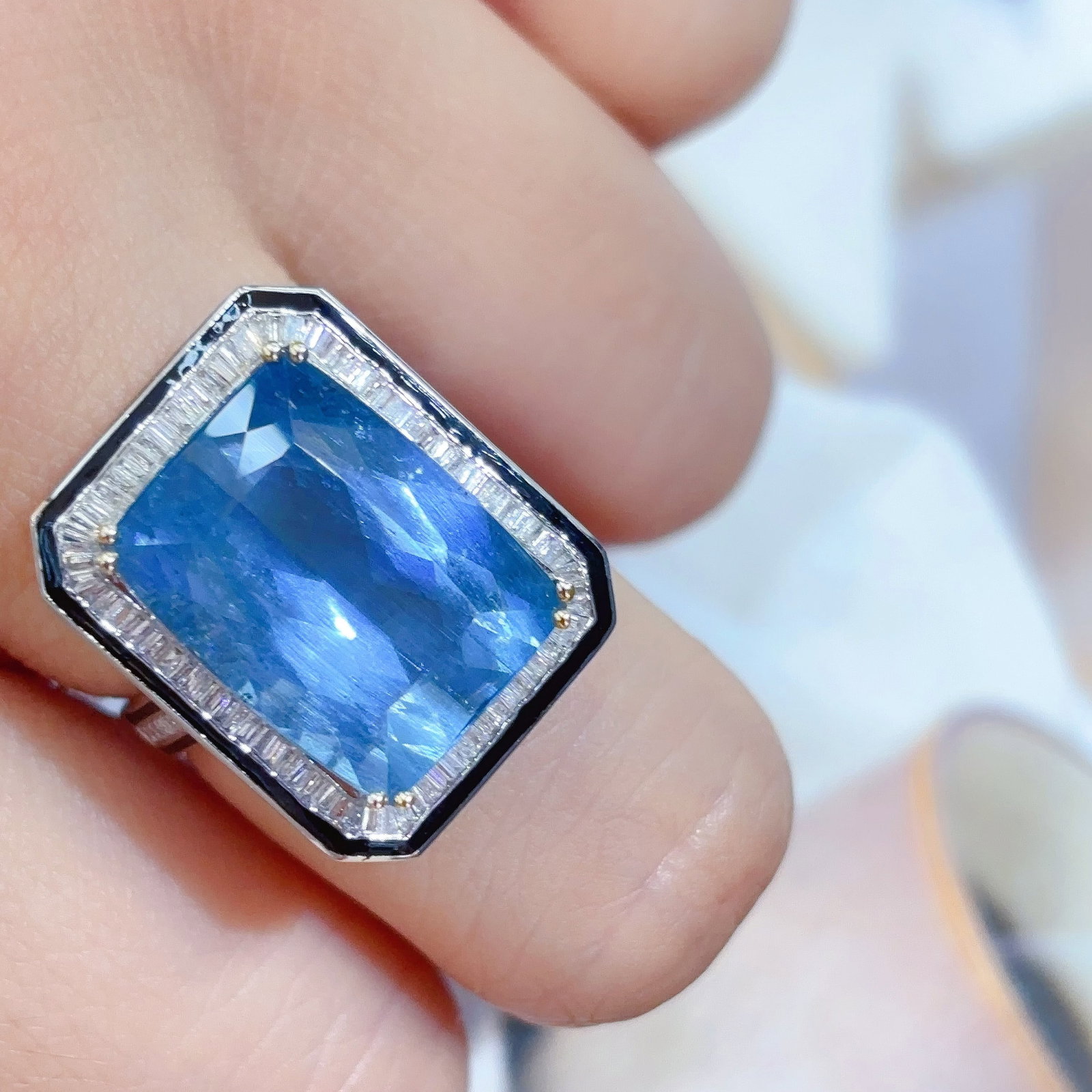 14k Gold 10.68 Ct Natural Aquamarine & Diamond Ring - 2
