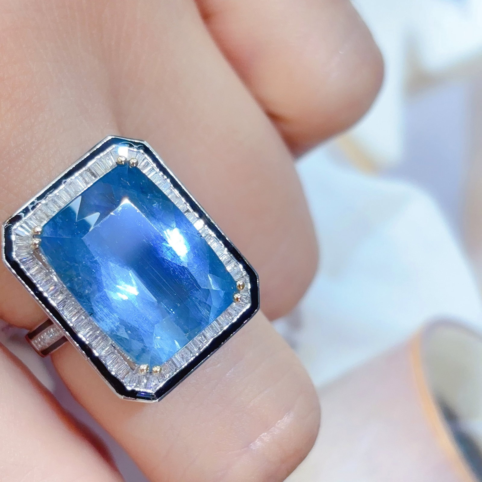 14k Gold 10.68 Ct Natural Aquamarine & Diamond Ring - 3