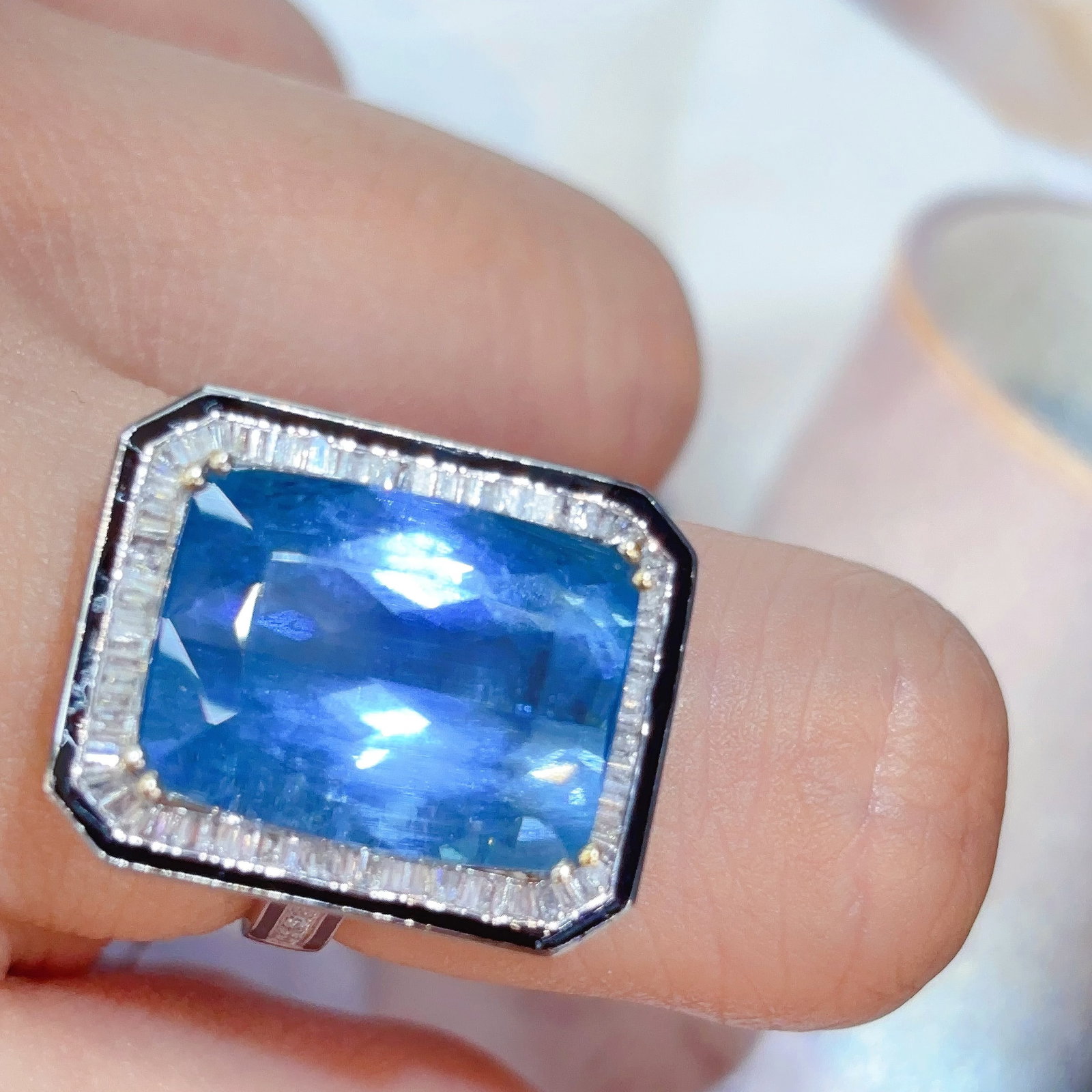 14k Gold 10.68 Ct Natural Aquamarine & Diamond Ring - 4