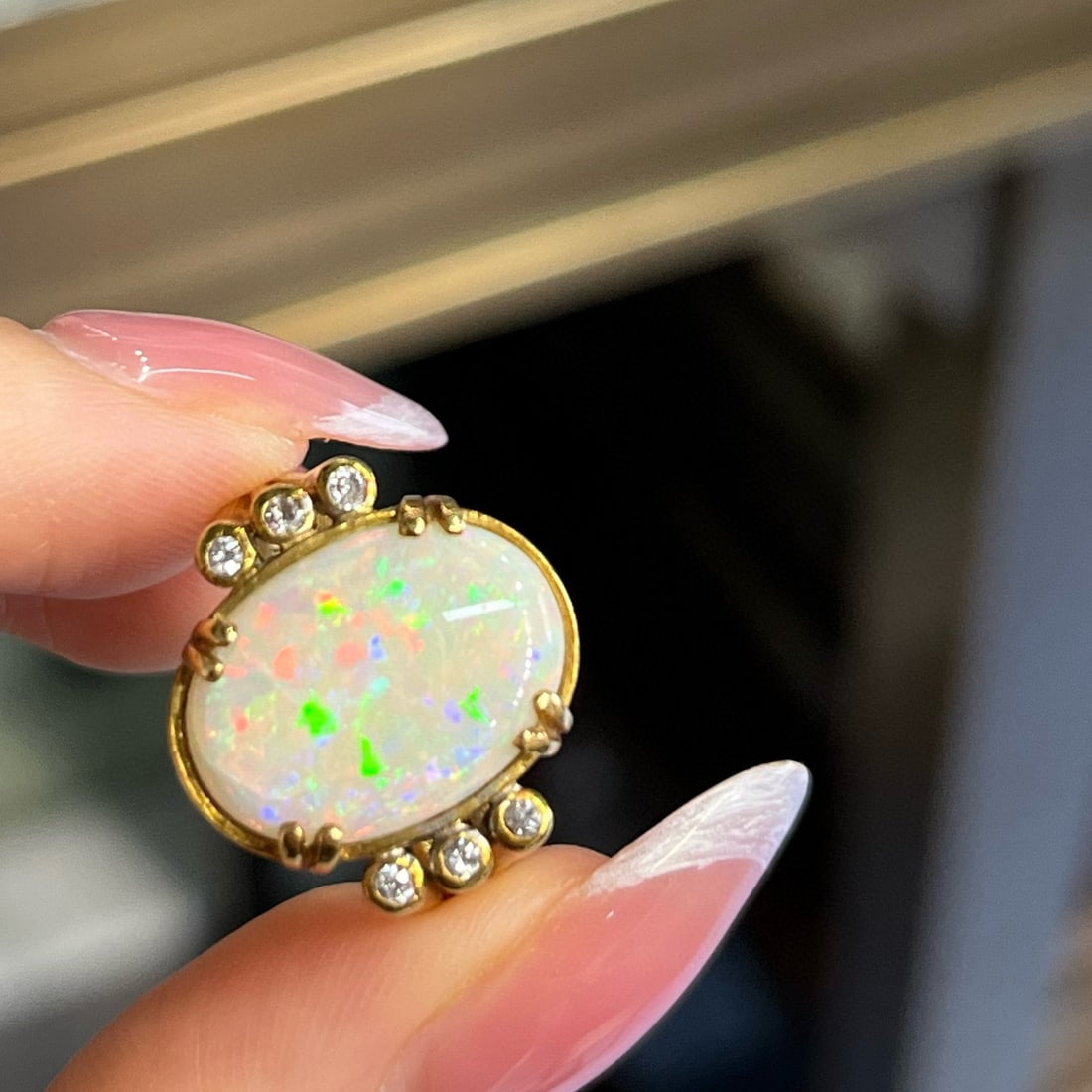 14k Gold 3.58 Ct Natural Opal & Diamond Ring: Ref:231040298 // gold content:14k gold // ring size:7. 25us // // main gemstone:opal // shape:oval // carat weight:3. 58ct // color:white // treatment:natural // // adjacent gemstone 2 : diamond //