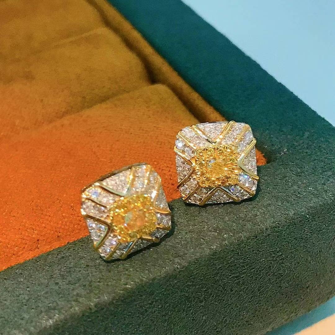 14k Gold 0.7 Ct Natural Color Diamond Earrings - 3