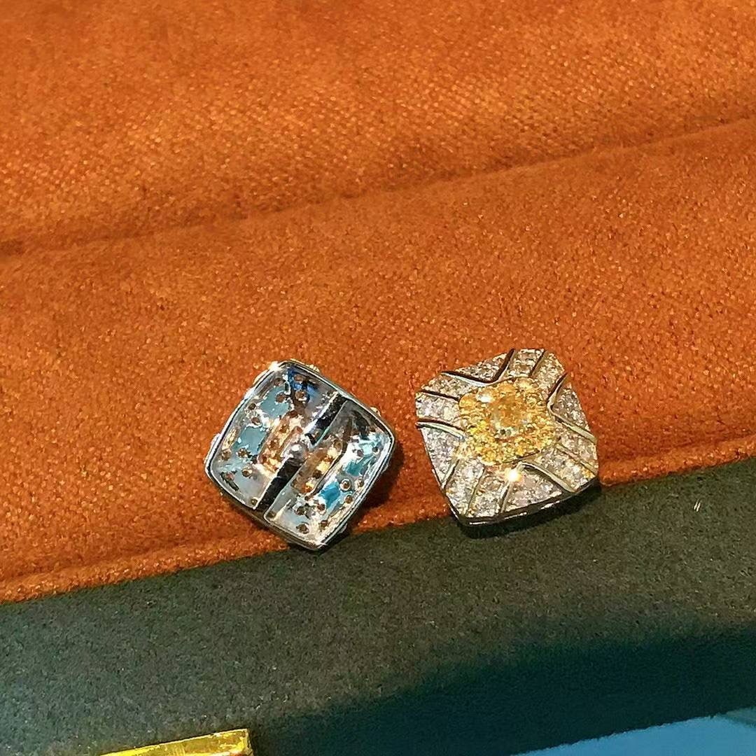14k Gold 0.7 Ct Natural Color Diamond Earrings - 4
