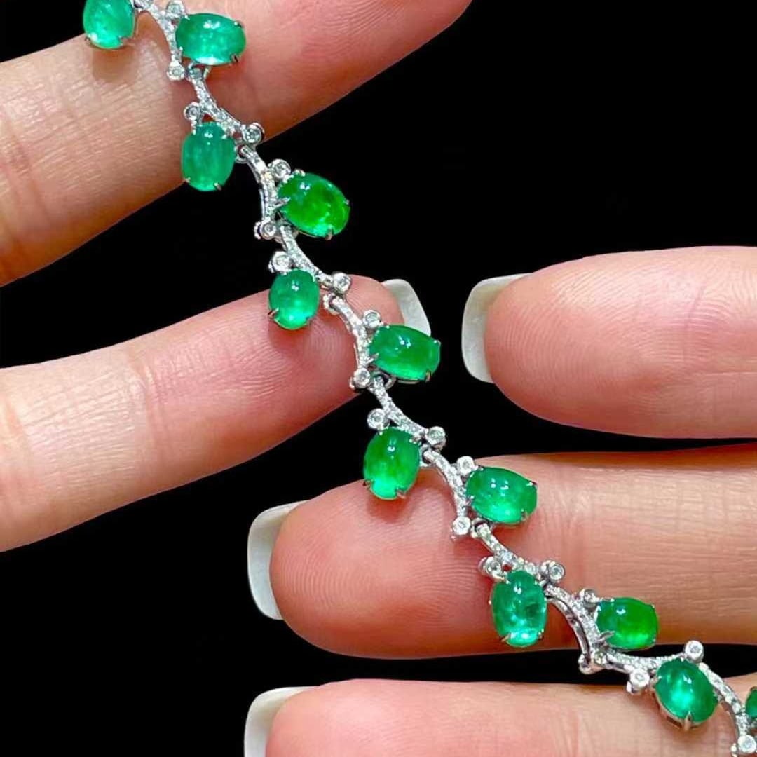 14k Gold 9 Ct Natural Emerald & Diamond Bracelet - 9