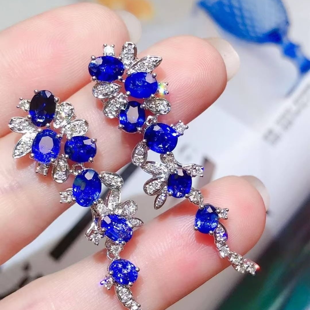 14k Gold 6.52 Ctw Natural Sapphire & Diamond Earrings: Ref:231040314 // gold content:14k gold // main gemstone:sapphire // shape:oval // carat weight:5. 8ct // color:blue // treatment:natural // // adjacent gemstone 2 : diamond // shape:round // carat wei