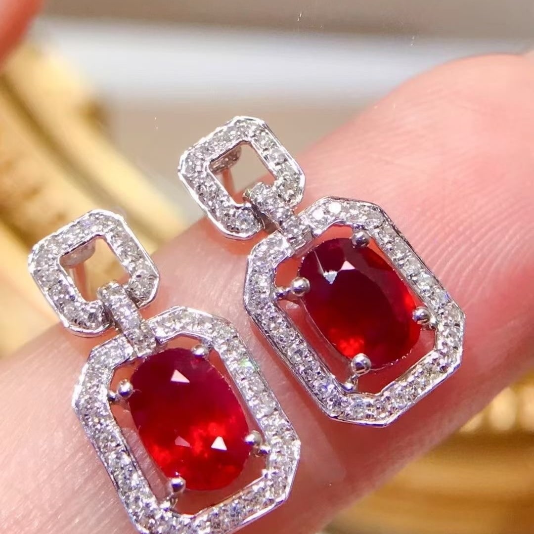 14k Gold 1.57 Ctw Natural Ruby & Diamond Earrings: Ref:231040319 // gold content:14k gold // main gemstone:ruby // shape:oval // carat weight:1. 2ct // color:pigeonblood red // treatment:natural // // adjacent gemstone 2 : diamond // shape:round // ca