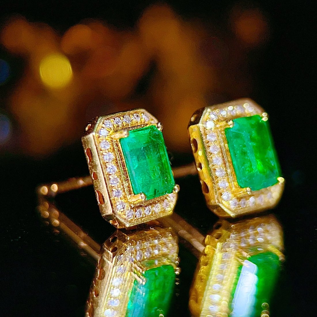 14k Gold 1.2 Ct Vivid Green Natural Emerald & Diamond Earrings - 3