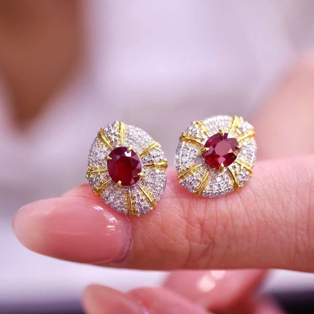 14k Gold 1 Ct Natural Ruby & Diamond Earrings: Ref:231040321 // gold content:14k gold // main gemstone:ruby // shape:oval // carat weight:1ct // color:pigeonblood red // treatment:natural // // adjacent gemstone 2 : diamond // shape:round // clari