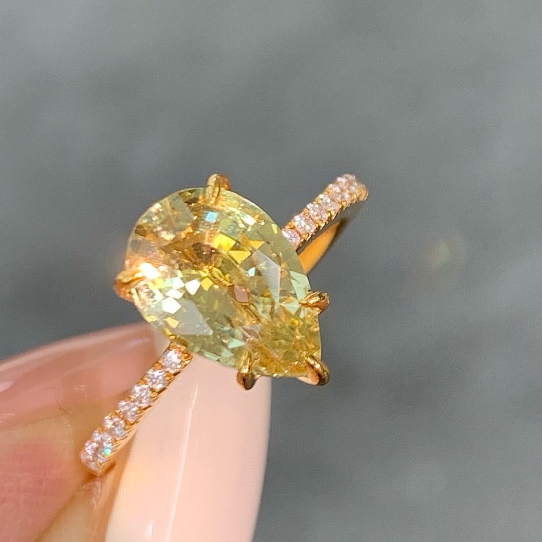 14k Gold 2.27 Ct Natural Chrysoberyl & Diamond Ring: Ref:231040334 // gold content:14k gold // ring size:7. 25us // // main gemstone:chrysoberyl // shape:pear // carat weight:2. 27ct // color:yellow // treatment:natural // // adjacent gemstone 2 :