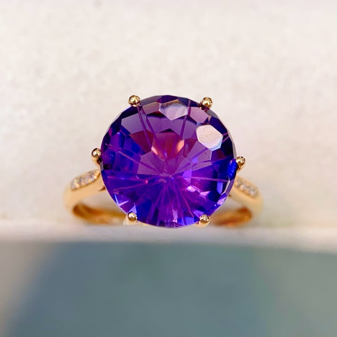 14k Gold 5.45 Ctw Natural Amethyst & Diamond Ring: Ref:231040343 // gold content:14k gold // ring size:7. 25us // // main gemstone:amethyst // shape:round // carat weight:5. 42ct // color:purple // treatment:natural // cut grade:g // // adjacent