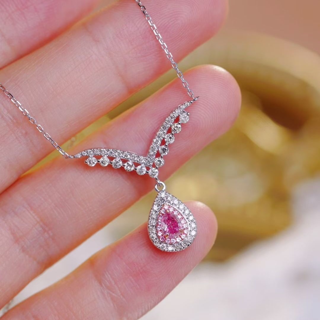 14k Gold 0.68 Ctw Natural Pink Diamond & Diamond Necklace: Ref:231040352 // gold content:14k gold // main gemstone:pink diamond // shape:pear // carat weight:0. 20ct // color:pink // treatment:natural // // adjacent gemstone 2 : diamond // shape:round //
