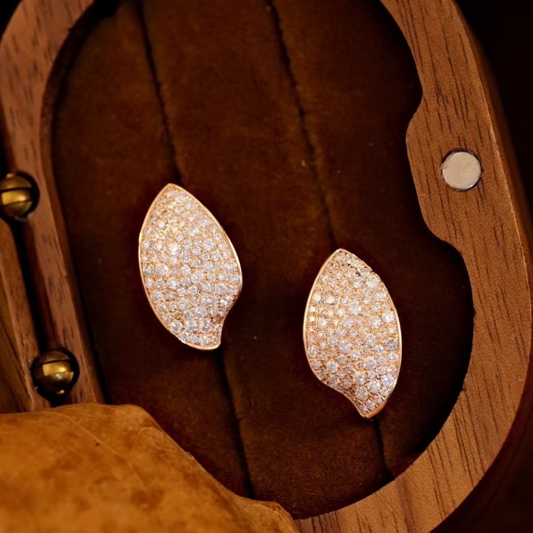 14k Gold 1.16 Ct Natural H Diamond Earrings: Ref:231040357 // gold content:14k gold // main gemstone:diamond // shape:round // carat weight:1. 16ct // clarity grade:vs-si // color:h // treatment:natural // cut grade:g // Condition: New High Esti