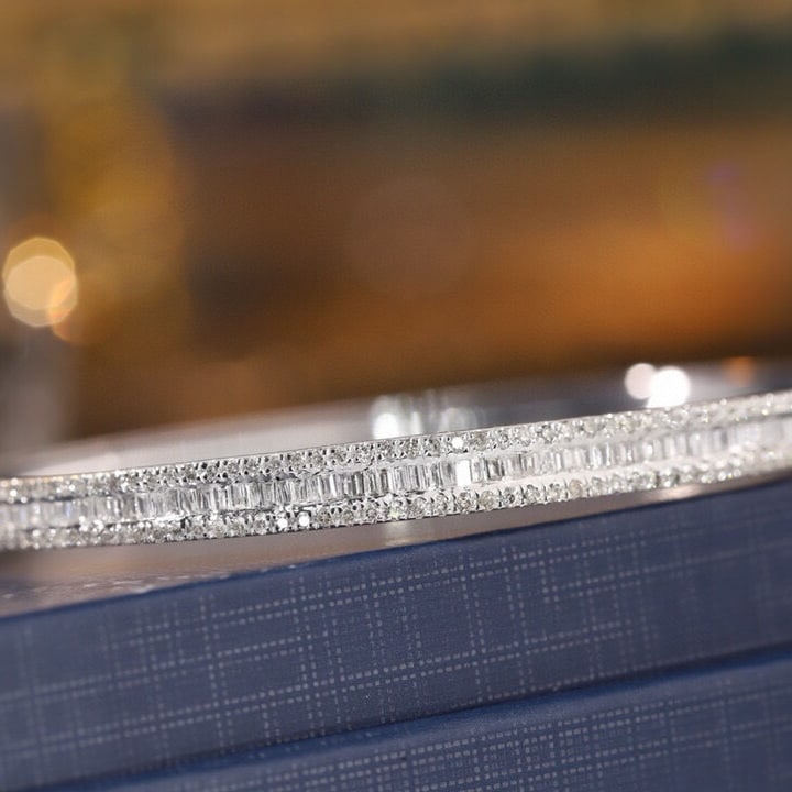 14k Gold 1.2 Ct Natural H Diamond Bangle - 6