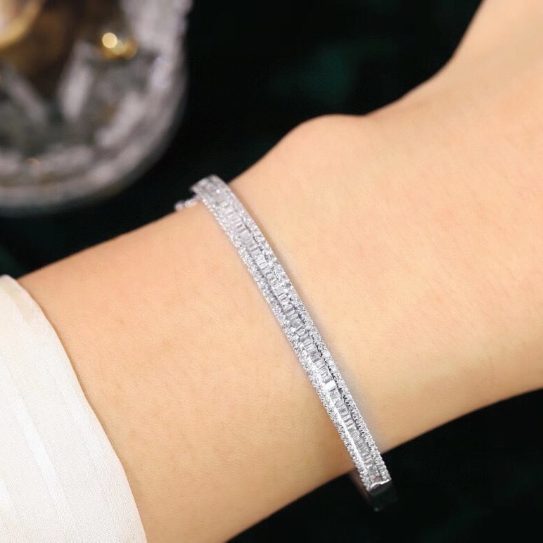 14k Gold 1.2 Ct Natural H Diamond Bangle - 8