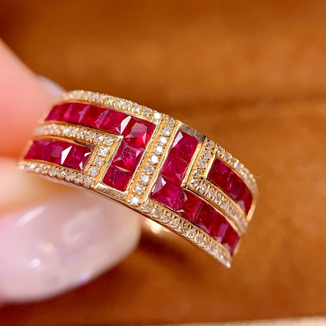 14k Gold 1.6 Ct Natural Ruby & Diamond Ring: Ref:231040359 // gold content:14k gold // ring size:7. 25us // // main gemstone:ruby // shape:princess // carat weight:1. 6ct // color:red // treatment:natural // // adjacent gemstone 2 : diamond // n