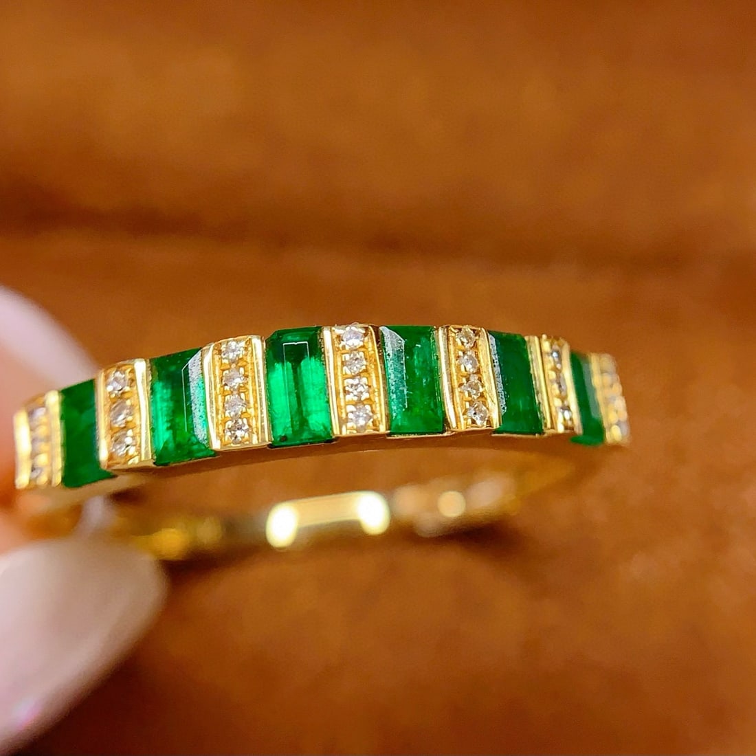 14k Gold 0.65 Ct Vivid Green Natural Emerald & Diamond Ring - 2