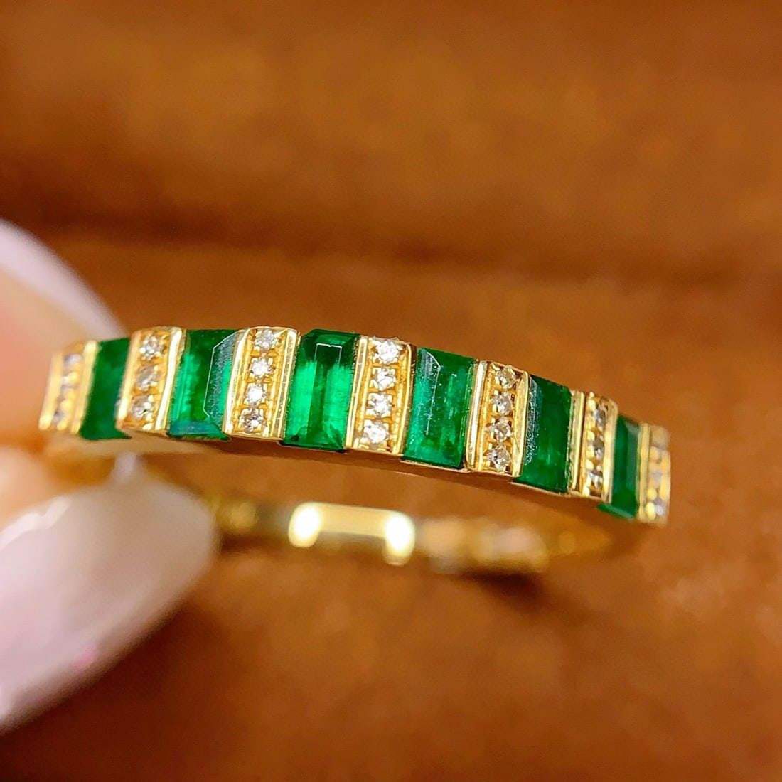 14k Gold 0.65 Ct Vivid Green Natural Emerald & Diamond Ring - 4
