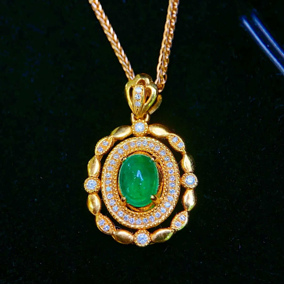 14k Gold 0.97 Ctw Vivid Green Natural Emerald & Diamond Pendant( Without Chain ): Ref:231040363 // gold content:14k gold // main gemstone:emerald // shape:oval // carat weight:0. 75ct // color:vivid green // treatment:natural // // adjacent gemstone 2 : diamond // shape:round //