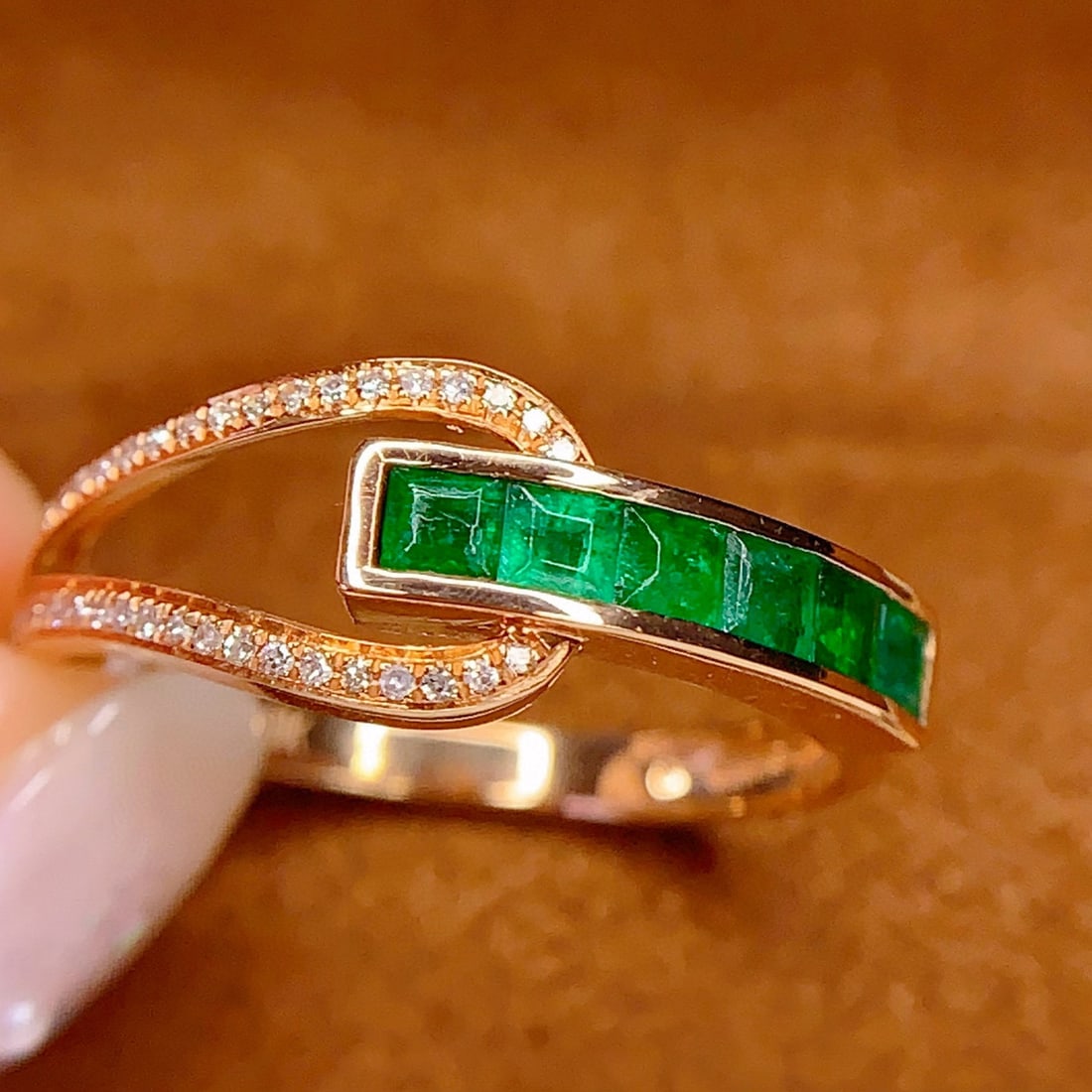 14k Gold 1 Ct Vivid Green Natural Emerald & Diamond Ring - 2