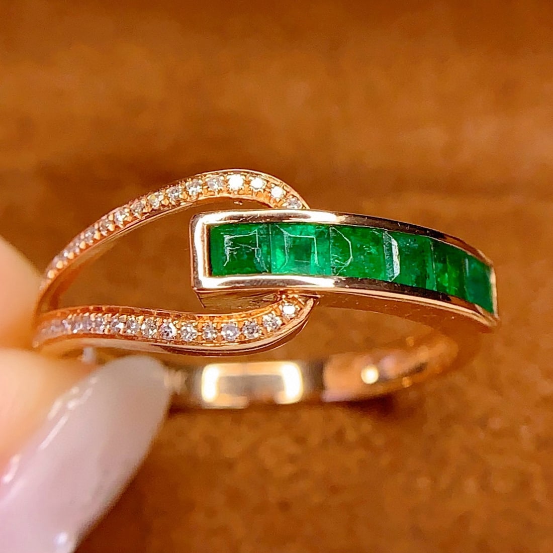 14k Gold 1 Ct Vivid Green Natural Emerald & Diamond Ring - 4