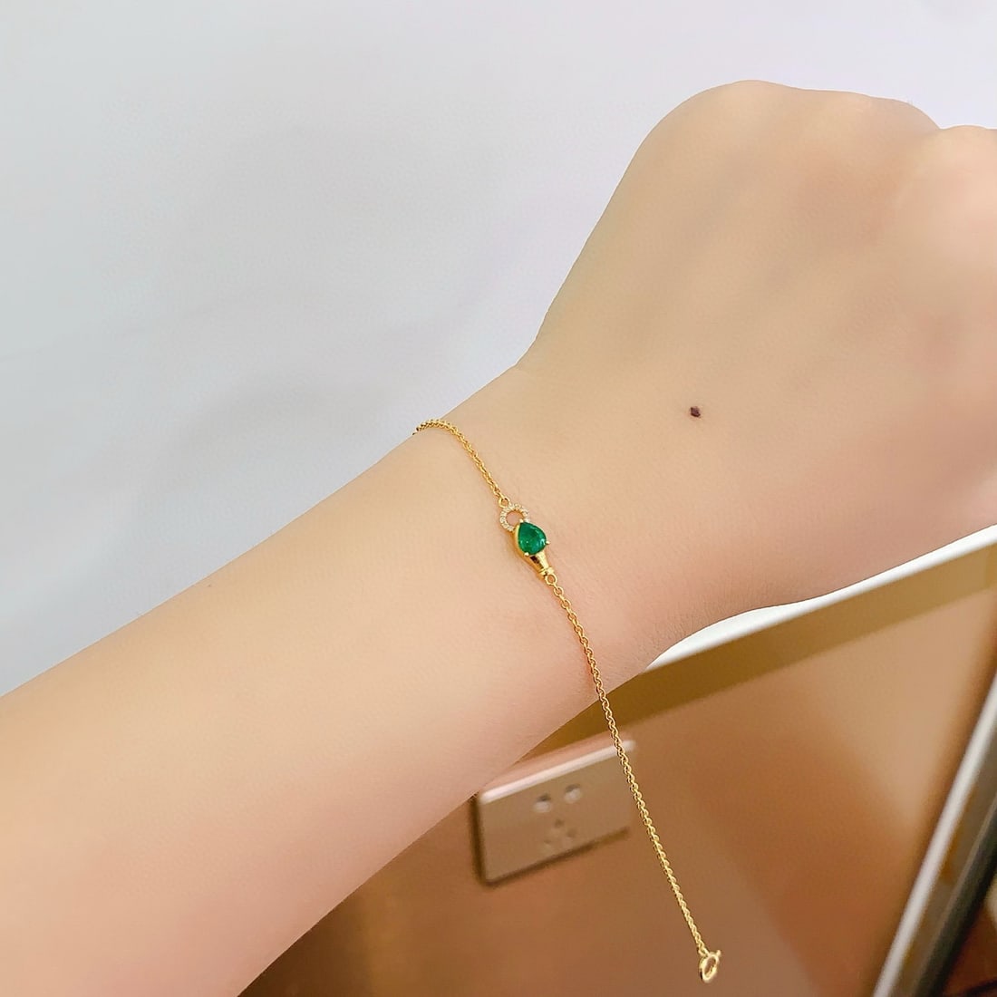 14k Gold 0.45 Ct Vivid Green Natural Emerald & Diamond Bracelet - 5