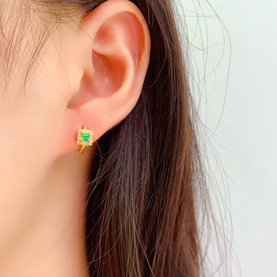 14k Gold 0.6 Ct Vivid Green Natural Emerald & Diamond Earrings - 4