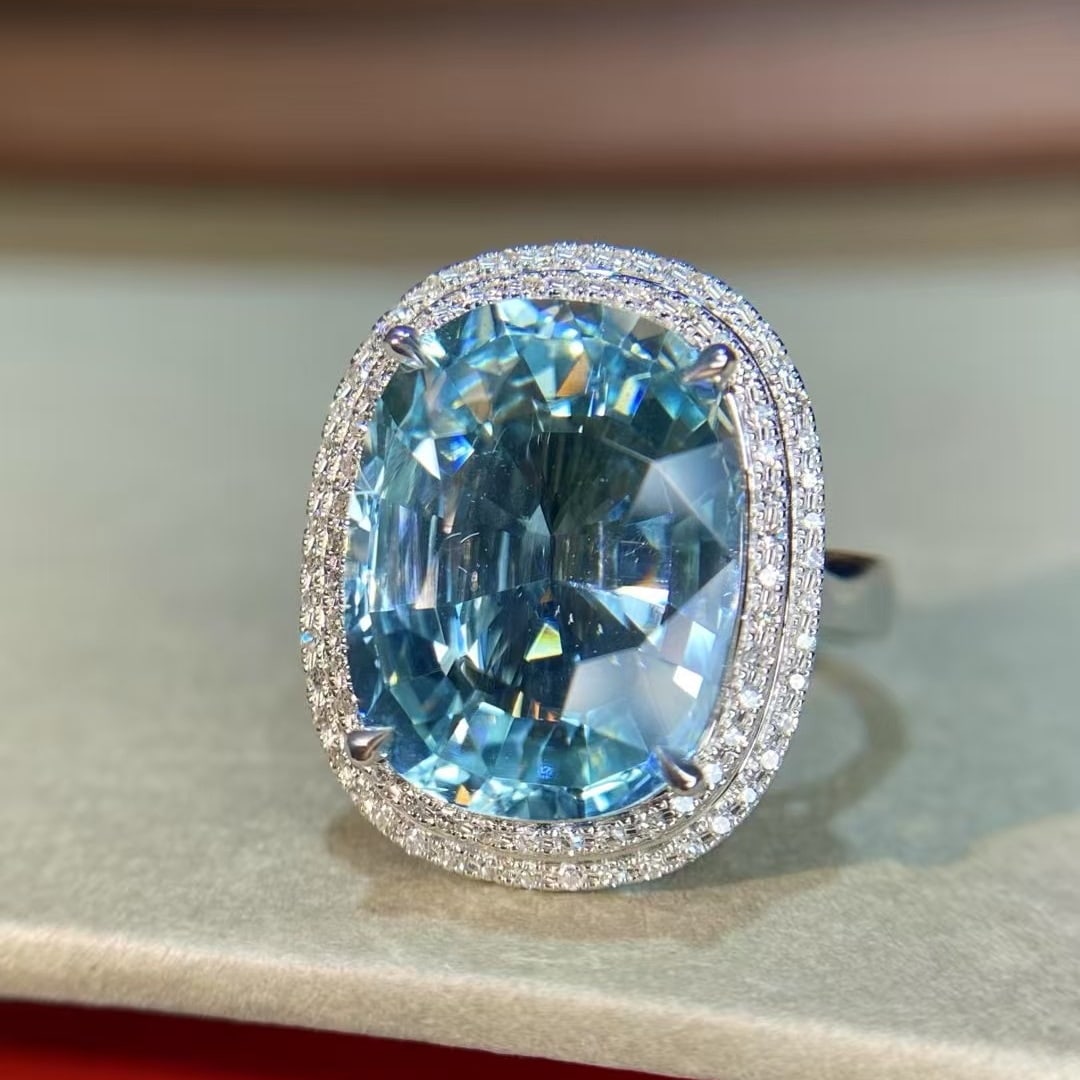 14k Gold 7.45 Ct Natural Aquamarine & Diamond Ring: Ref:231040380 // gold content:14k gold // ring size:7. 25us // // main gemstone:aquamarine // shape:oval // carat weight:7. 45ct // color:blue // treatment:natural // // adjacent gemstone 2 : diamond 