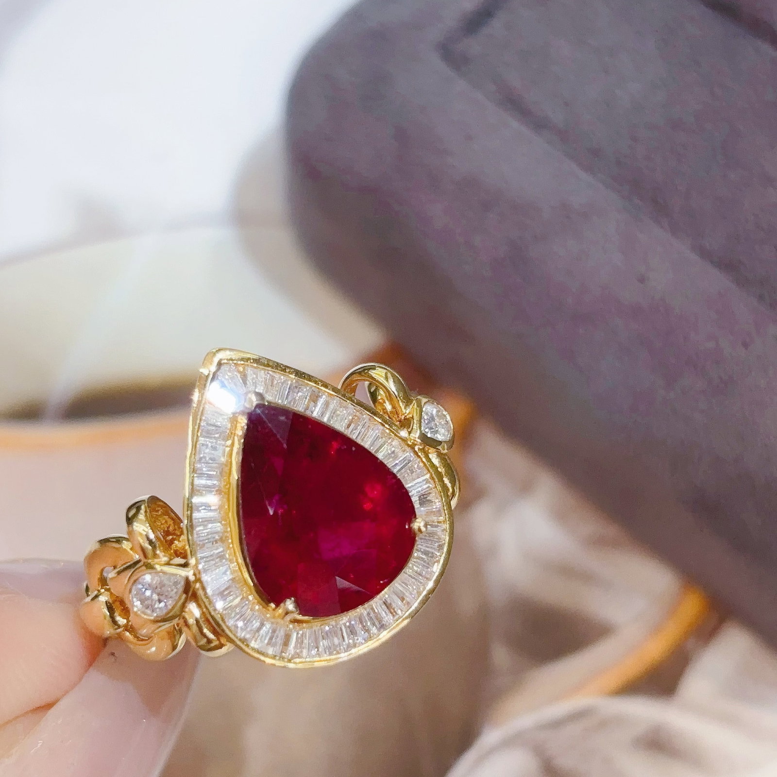 14k Gold 3 Ct Natural Tourmaline & Diamond Ring: Ref:231040382 // gold content:14k gold // ring size:7. 25us // // main gemstone:tourmaline // shape:pear // carat weight:3ct // color:red // treatment:natural // // adjacent gemstone 2 : diamond // sh