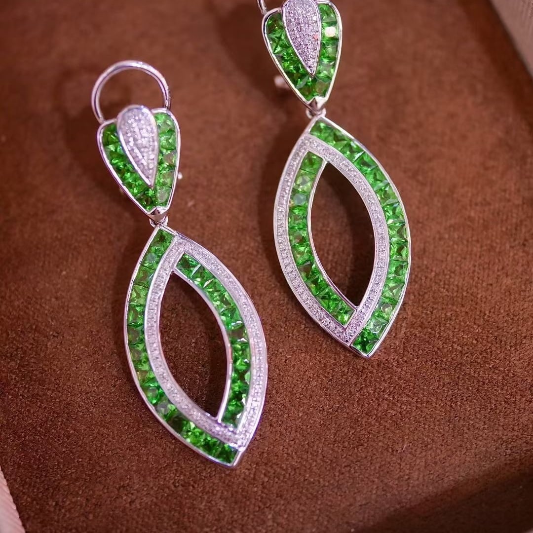 14k Gold 5.5 Ct Natural Tsavorite & Diamond Earrings: Ref:231040383 // gold content:14k gold // main gemstone:tsavorite // shape:princess // carat weight:5. 5ct // color:green // treatment:natural // // adjacent gemstone 2 : diamond // shape:round //