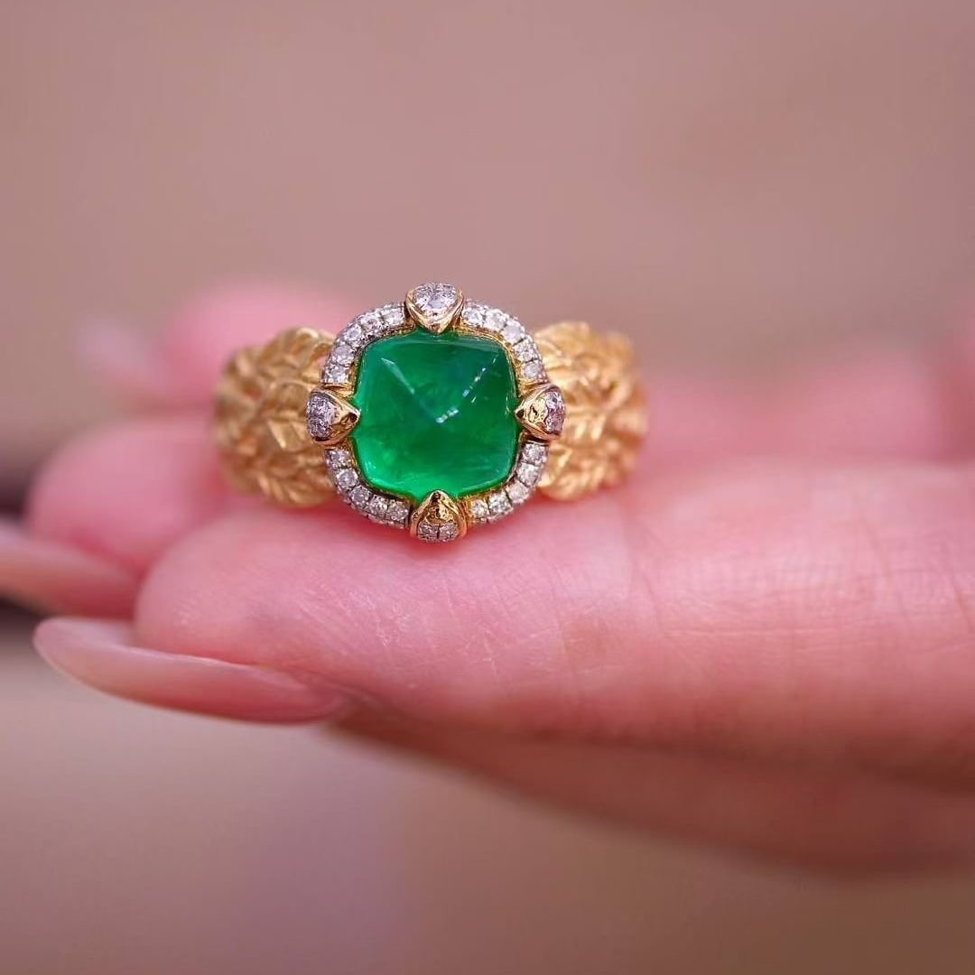14k Gold 1.8 Ct Vivid Green Natural Emerald & Diamond Ring: Ref:231040388 // gold content:14k gold // ring size:7. 25us // // main gemstone:emerald // shape:suger-loaf // carat weight:1. 8ct // color:vivid green // treatment:natural // // adjacent gemstone 2