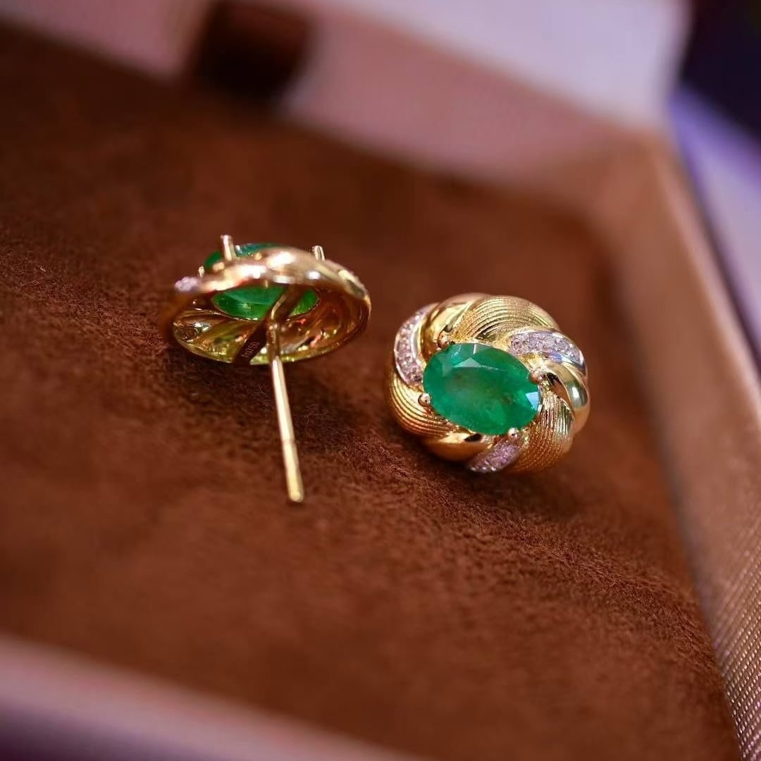 14k Gold 1.5 Ct Vivid Green Natural Emerald & Diamond Earrings - 4