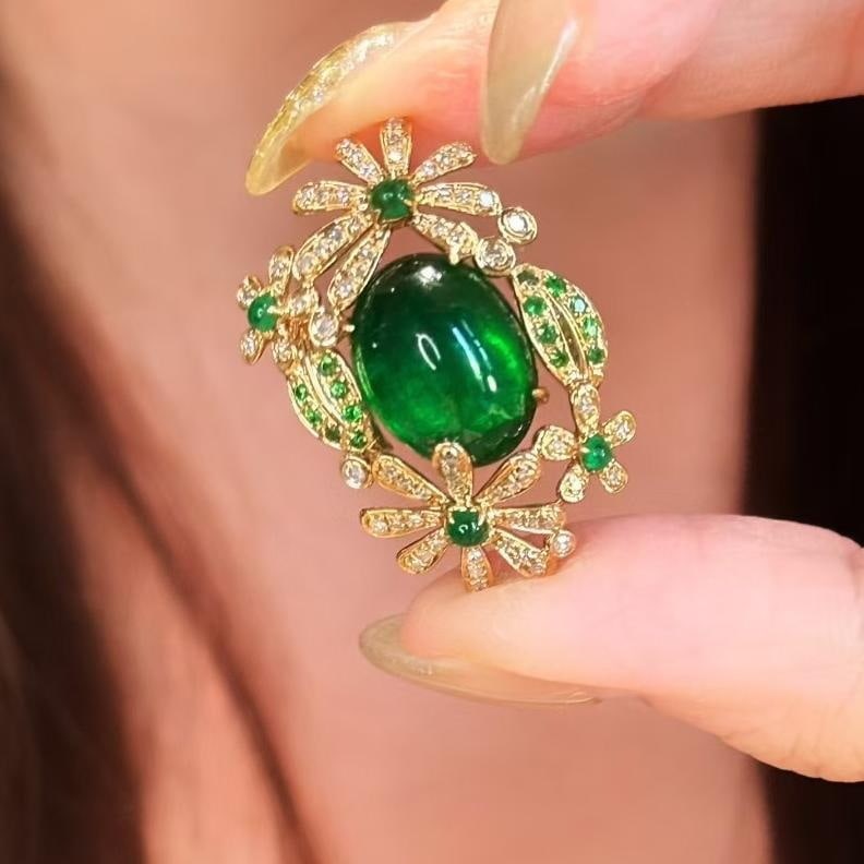 14k Gold 3.49 Ct Vivid Green Natural Emerald & Diamond Pendant( Without Chain ): Ref:231040395 // gold content:14k gold // main gemstone:emerald // shape:oval // carat weight:3. 49ct // color:vivid green // treatment:natural // // adjacent gemstone 2 : diamond // shape:round //
