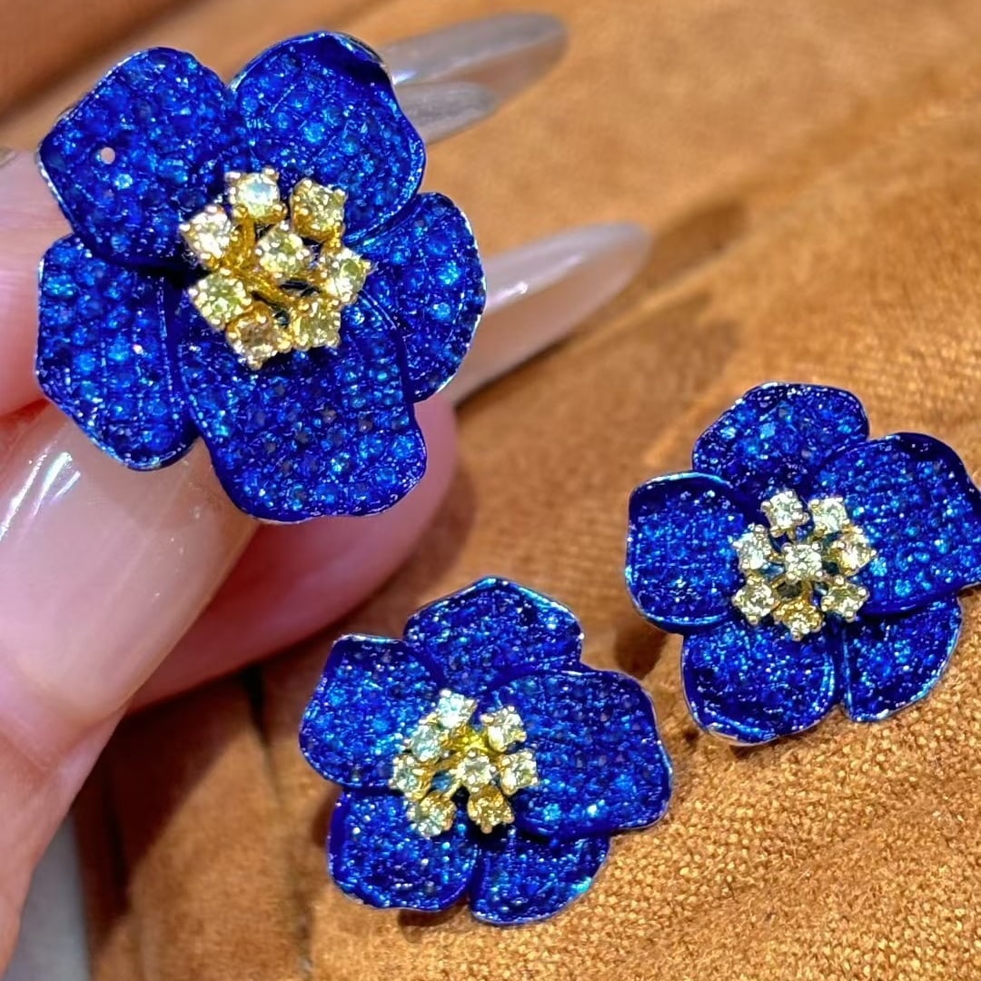 14k Gold 2.5 Ctw Natural Sapphire & Sapphire & Flowers Jewelry Set: Ref:231040396 // gold content:14k gold // pendant(without chain)/bracelet // main gemstone:sapphire // shape:round // carat weight:1. 3ct // color:color // treatment:natural // cut grade:g // //