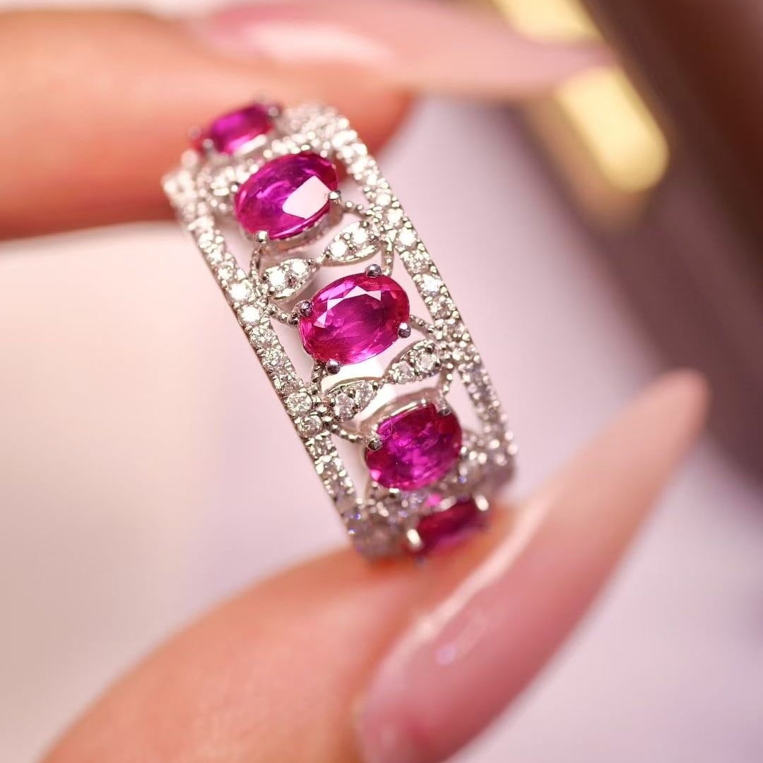 14k Gold 1.5 Ct Natural Ruby & Diamond Ring: Ref:231040398 // gold content:14k gold // ring size:7. 25us // // main gemstone:ruby // shape:oval // carat weight:1. 5ct // color:red // treatment:natural // // adjacent gemstone 2 : diamond //