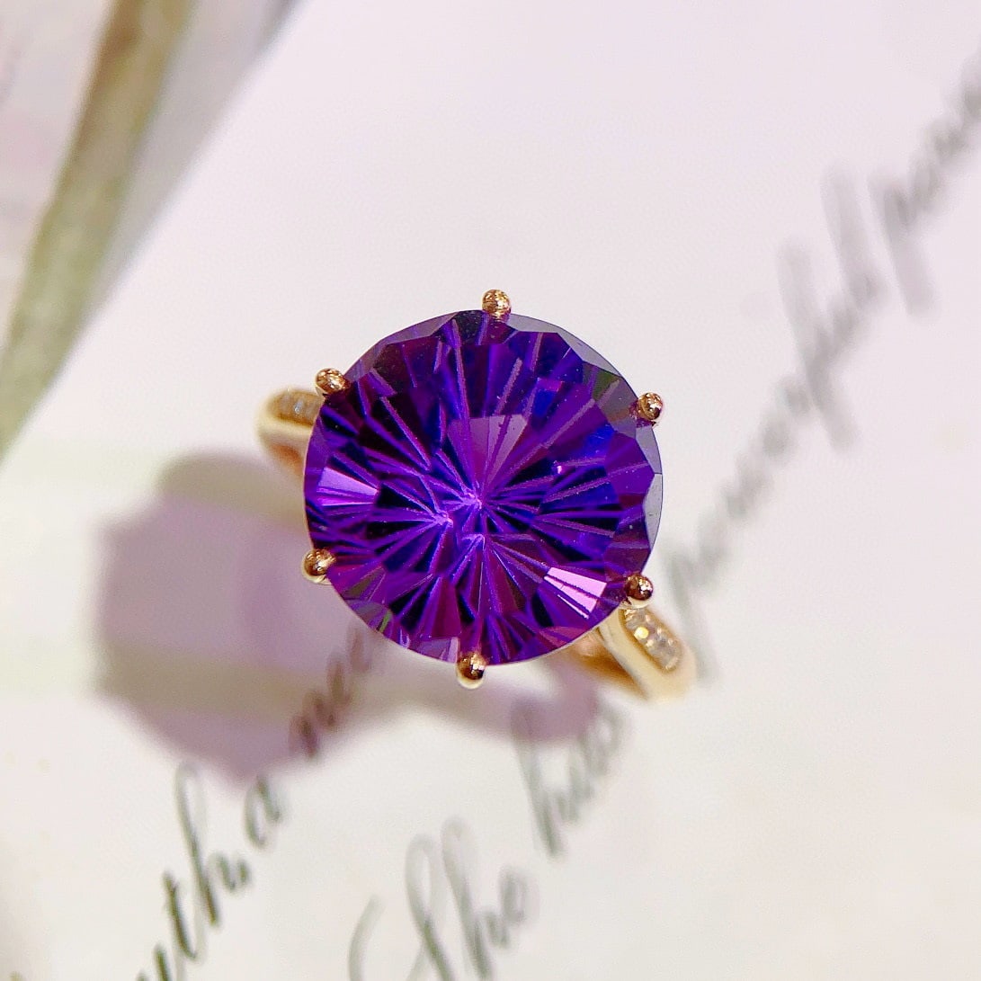 14k Gold 6.76 Ctw Natural Amethyst & Diamond Ring: Ref:231040406 // gold content:14k gold // ring size:7. 25us // // main gemstone:amethyst // shape:round // carat weight:6. 73ct // color:purple // treatment:natural // cut grade:g // // adjacent