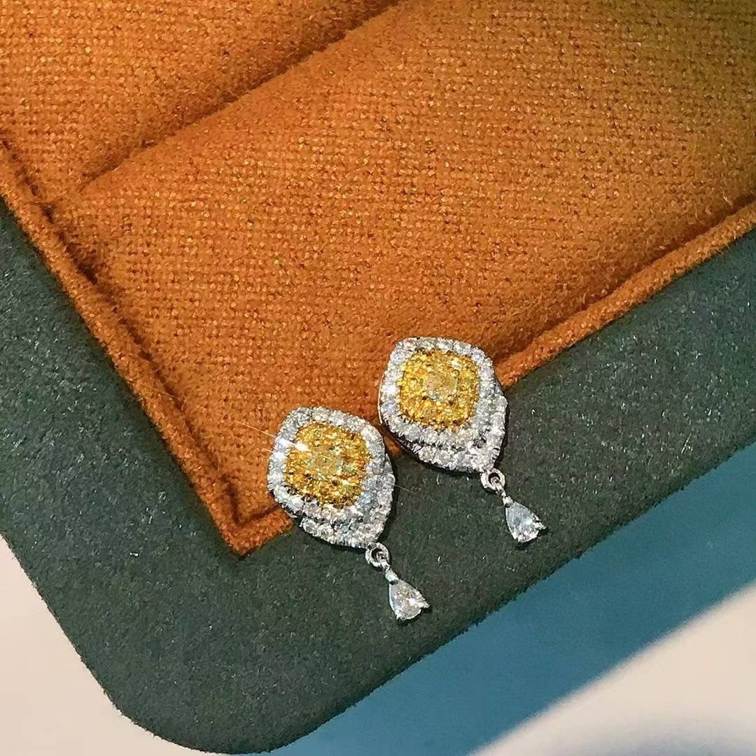 14k Gold 0.6 Ct Natural Color Diamond Earrings: Ref:231040415 // gold content:14k gold // main gemstone:diamond // shape:multiply // carat weight:0. 6ct // clarity grade:vs-si // color:color // treatment:natural // High Estimate: 4100 Condition: Ne