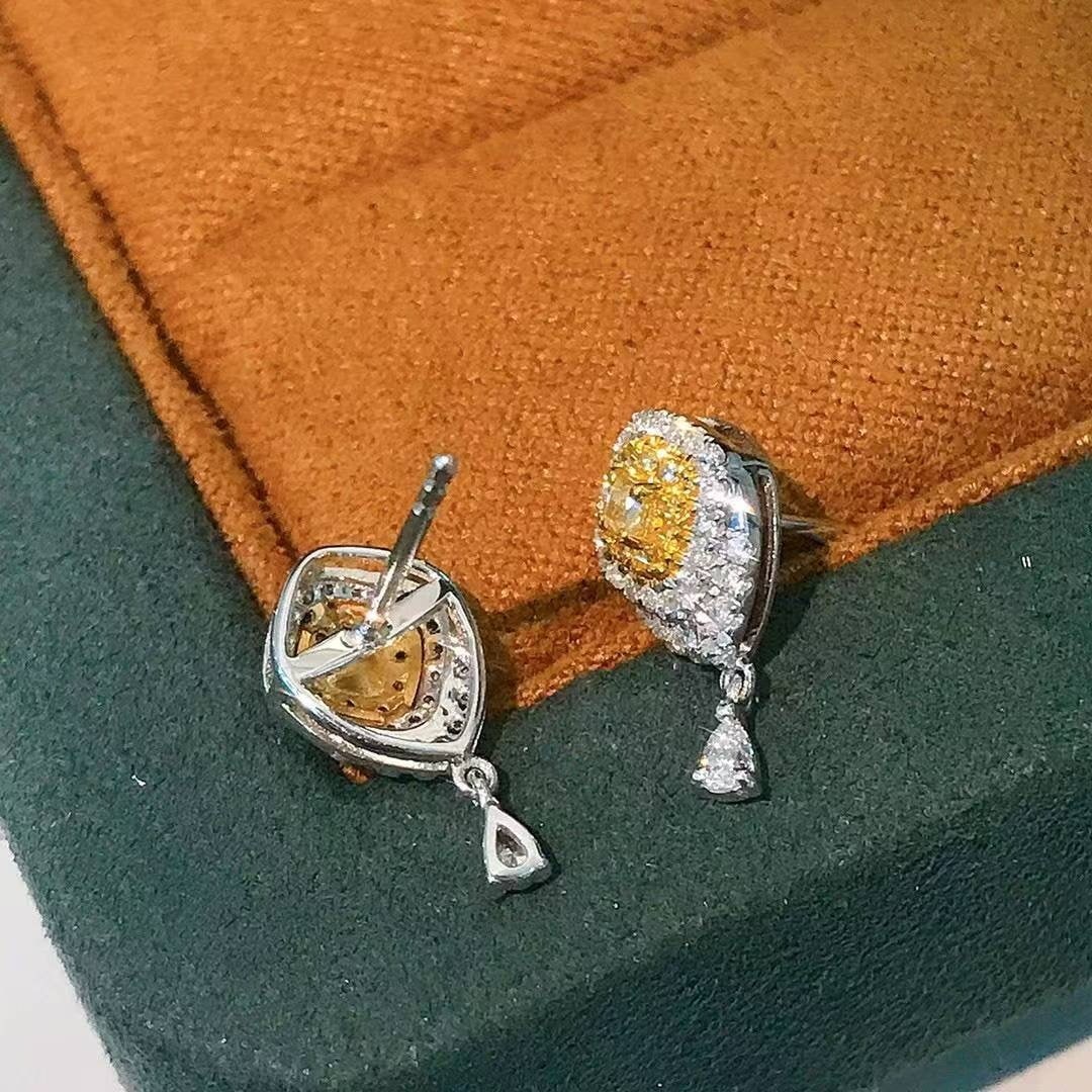 14k Gold 0.6 Ct Natural Color Diamond Earrings - 4