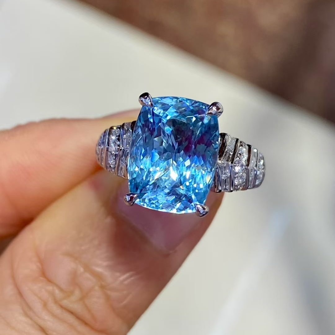 14k Gold 6.35 Ctw Natural Aquamarine & Diamond Ring - 4