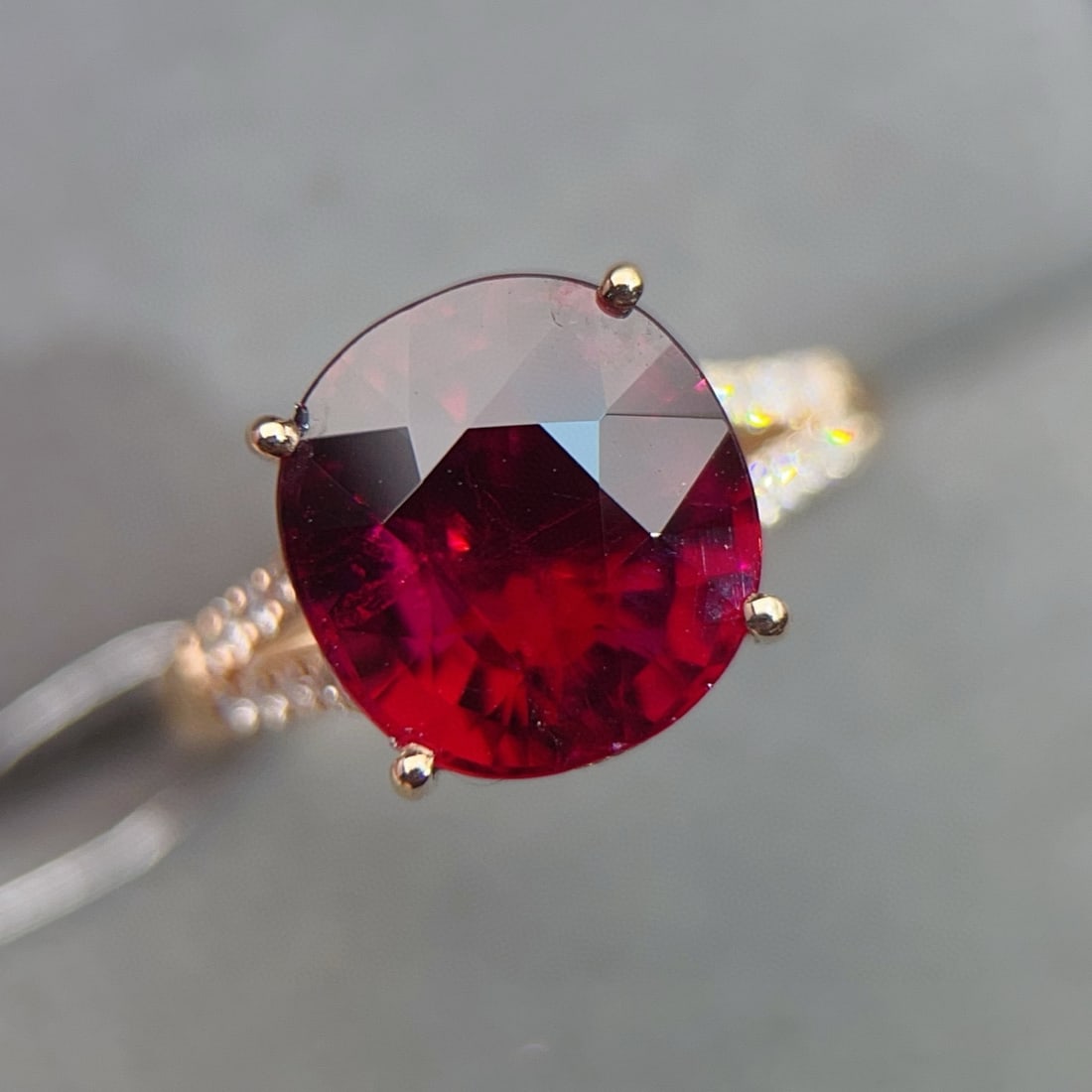 14k Gold 5.43 Ctw Natural Tourmaline & Diamond Ring: Ref:231040421 // gold content:14k gold // ring size:7. 25us // // main gemstone:tourmaline // shape:oval // carat weight:5. 23ct // color:red // treatment:natural // // adjacent gemstone 2 : diamond /